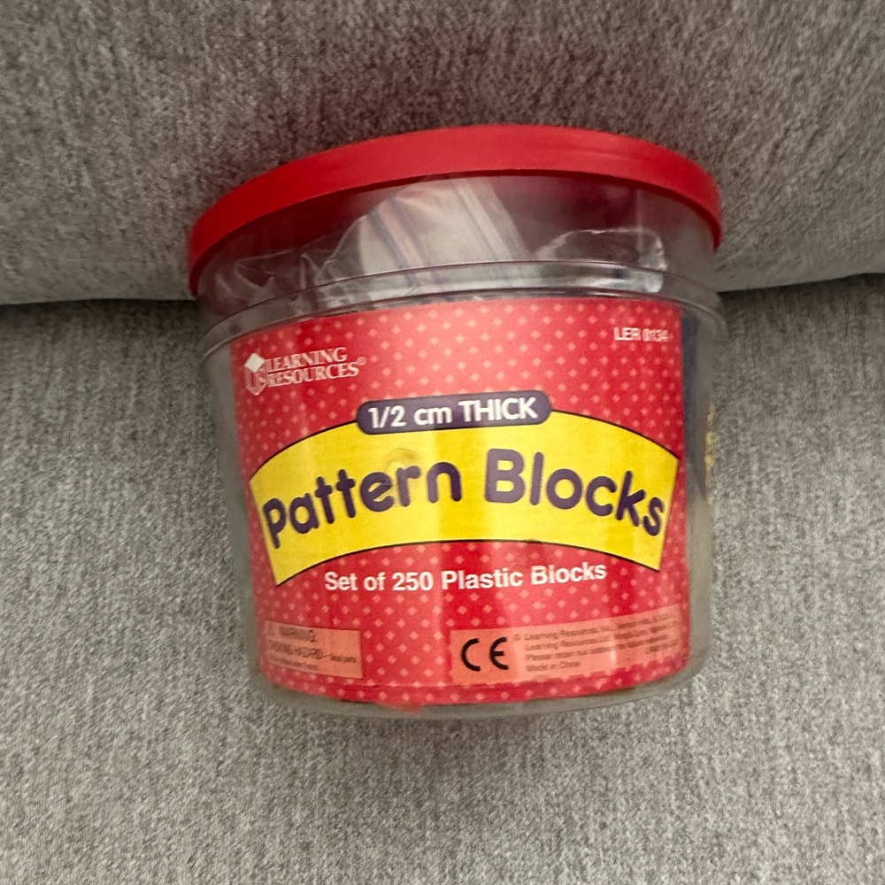 Plastic pattern blocks set